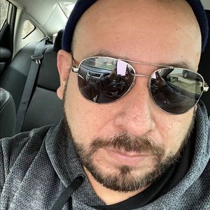 Meet your Posher, Carlos